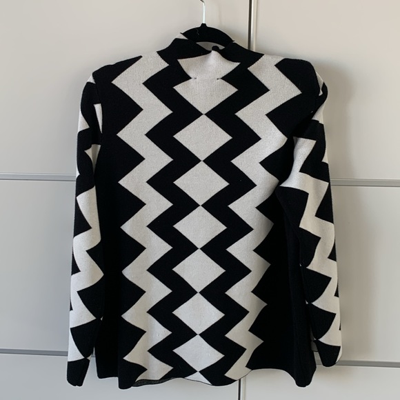 SUPER TRENDY!  Super cute! NWT - Picture 4 of 6